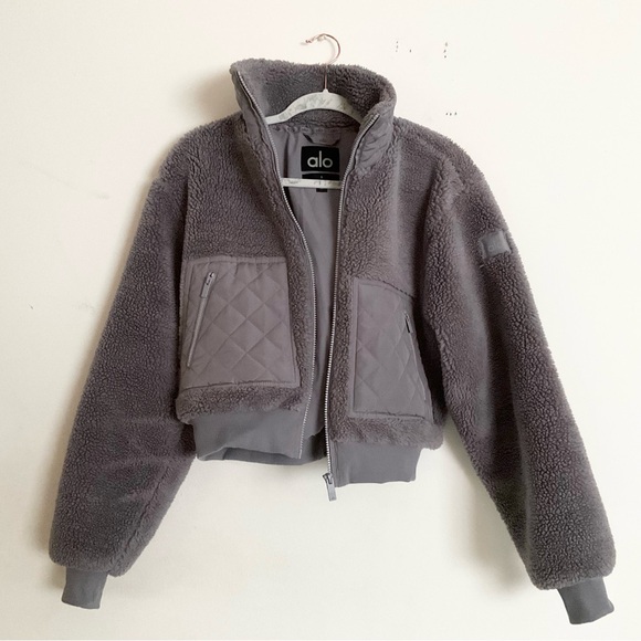 Alo Yoga Sherpa Edge Bomber Fog S - Picture 15 of 16